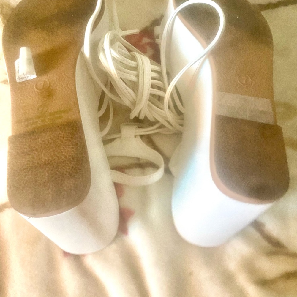 White sandals on platform with long straps - Picture 8 of 8